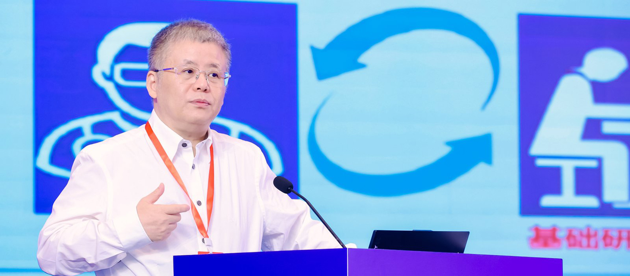 中國科學院院士，國家自然科學基金委員會副主任，腫瘤生物學家張學敏作主旨報告