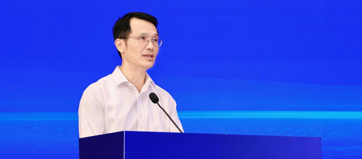湖北省科協(xié)黨組書記，副主席周德文主持年會開幕式暨主論壇