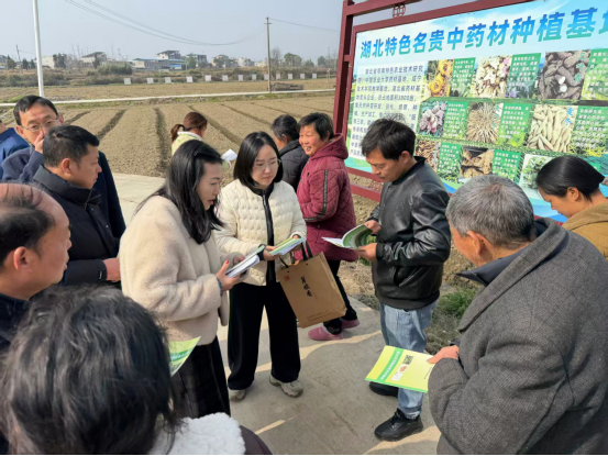 新聞稿-科技賦能春耕生產(chǎn)，人才服務(wù)產(chǎn)業(yè)發(fā)展(1)165.png