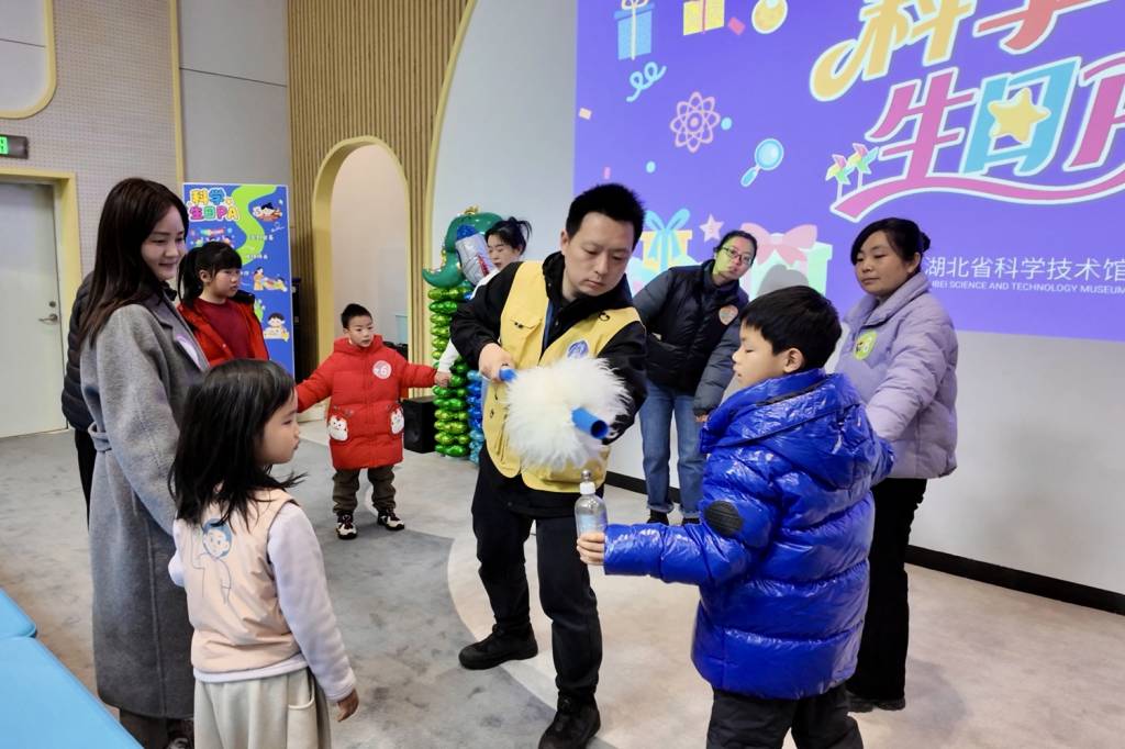 科學(xué)生日趴_1024_682_70.jpg